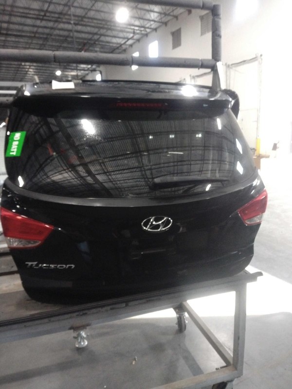 Used Deck Lid fits: 2015 Hyundai Tucson privacy tint glass incandescent bulb lam