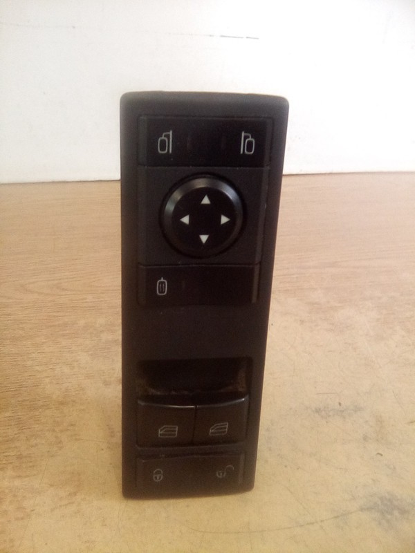 Freightliner Cascadia A66-01129-001 Door Control Switch
