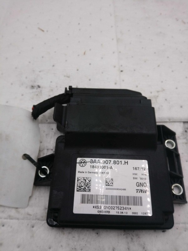 2013 Volkswagen CC Interface Multiplexing Control Module OEM Grey 3AA937087A