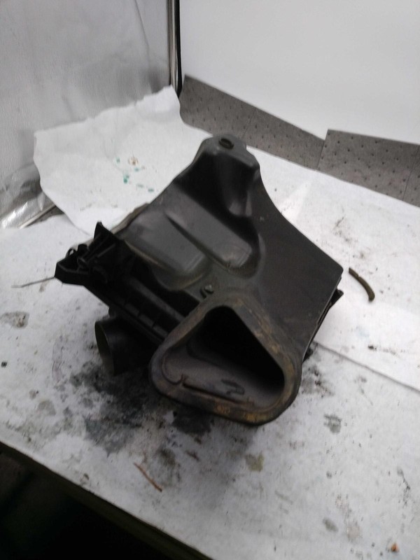 2012 Chevrolet Cruze 1.4L Used Air Cleaner Assembly OEM 13301777 Black
