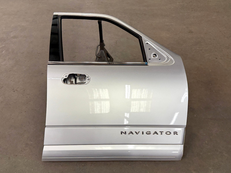 ⭐2015-2017 LINCOLN NAVIGATOR FRONT RIGHT PASS SIDE DOOR PANEL COVER OEM LOT2703