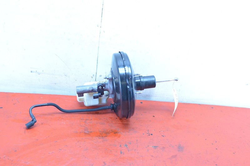 12-14 VOLKSWAGEN BEETLE 2.5L POWER BRAKE BOOSTER W MASTER CYLINDER OEM