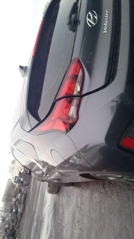 2019 Hyundai Veloster Grey Right Door Glass OEM Used 91000 Miles