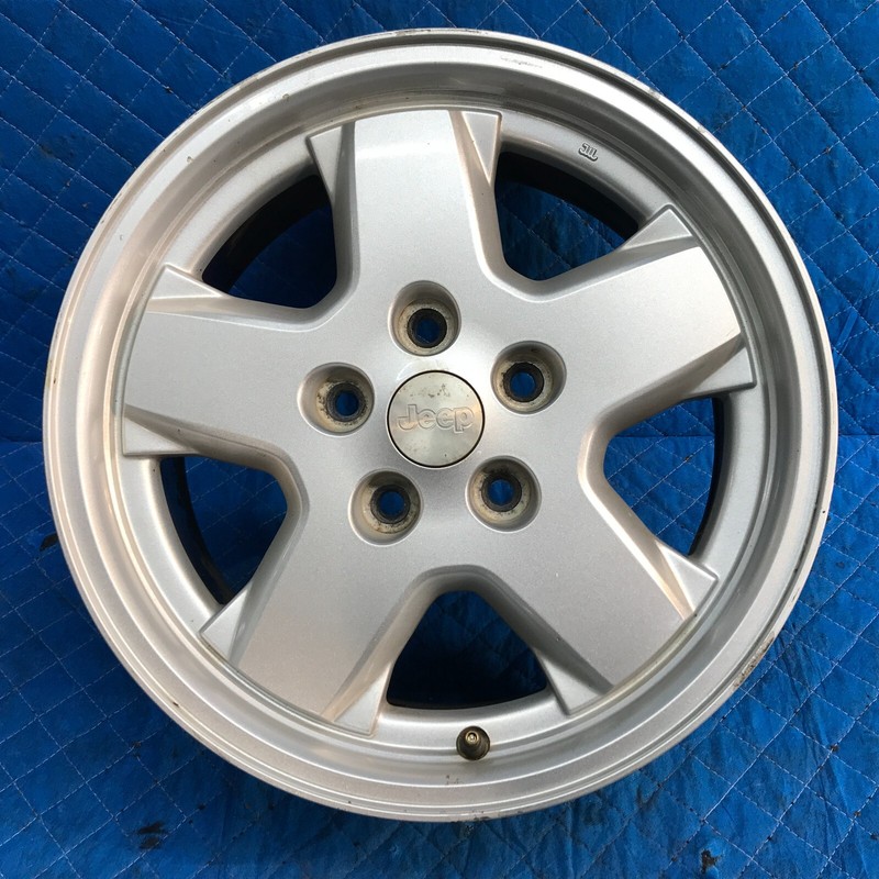 02-07 Jeep Liberty Silver OEM Wheel 16” 16x7 Rim OEM 1BX27TRMAB