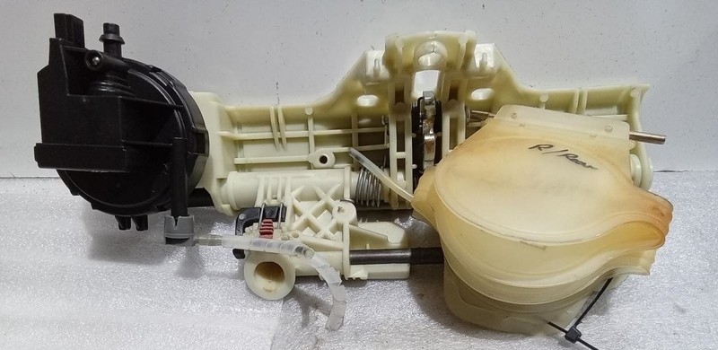 1998-2006 Mercedes S500 RH Rear Headrest Actuator 2108001275 2209700425