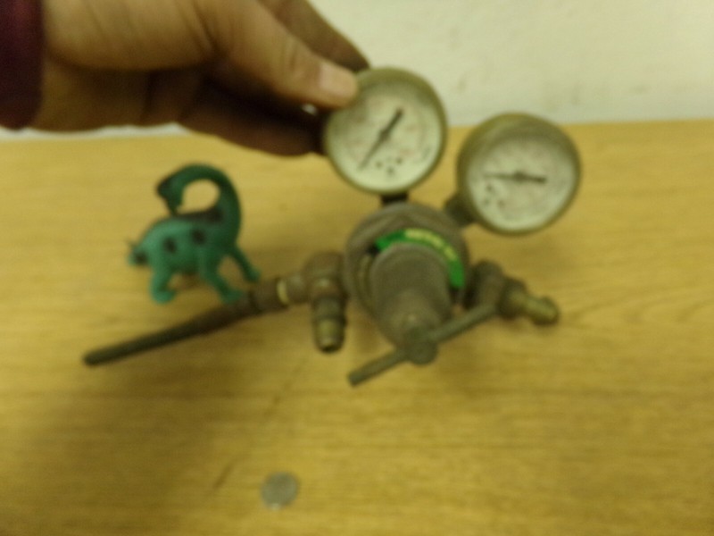 NEWVictor Medalist Regulator W/ 2 USG Gauges *FREE SHIPPING*