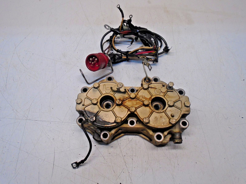 CB5 Evinrude Johnson 85 Hp Outboard 318332 Cyl Head Starboard Wire Harness
