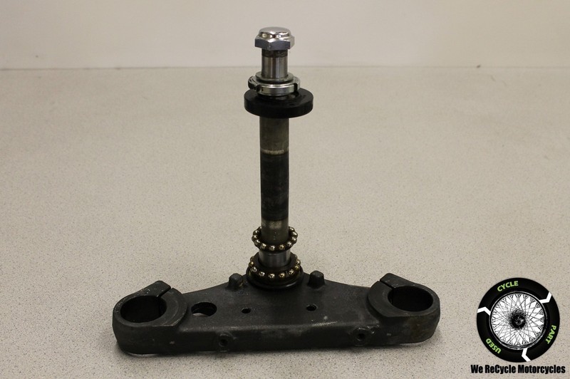 03 SUZUKI VL 800 VOLUSIA LOWER TRIPLE TREE CLAMP WITH STEERING STEM OEM VL800