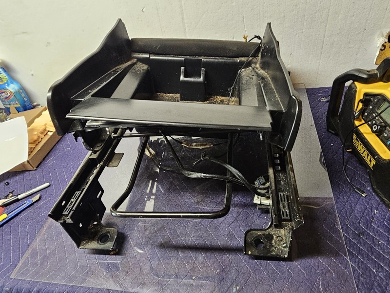 2016 Journey FRONT RIGHT PASSENGER SIDE LOWER SEAT TRACK FRAME OEM