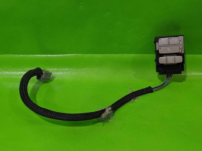 06-11 CADILLAC DTS DRIVER LEFT FRONT HEAT COOL MEMORY SEAT SWITCH OEM 4527-11