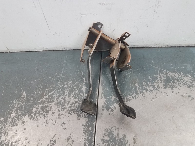 2003 Jeep Wrangler TJ Rubicon 4x4 Brake / Clutch Pedal Assembly #21507 F3
