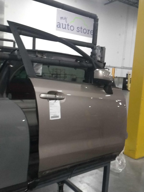 Used Front Right Door Assembly Front fits: 2015 Subaru Forester electric Front R