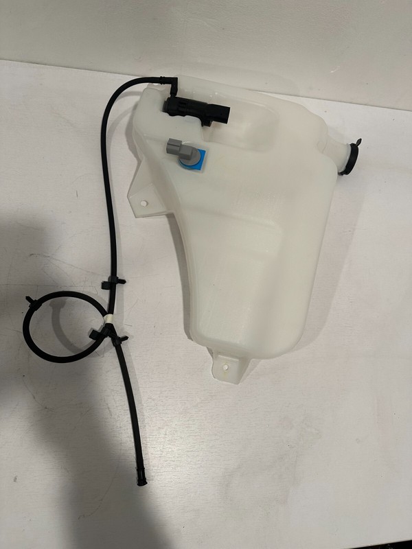 2020-2023 GMC SIERRA/CHEVY SILVERADO WASHER FLUID RESEVOIR PN#84176929