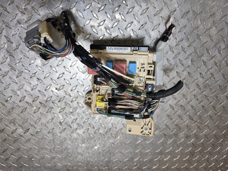 2007-11 Toyota Camry Interior dash Cabin Fuse Box relay junction panel oem