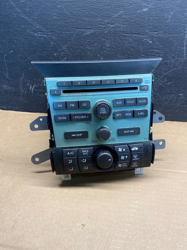 2009 to 2011 Honda Pilot AM FM CD Audio Radio Player Climate Control AD7600 DG