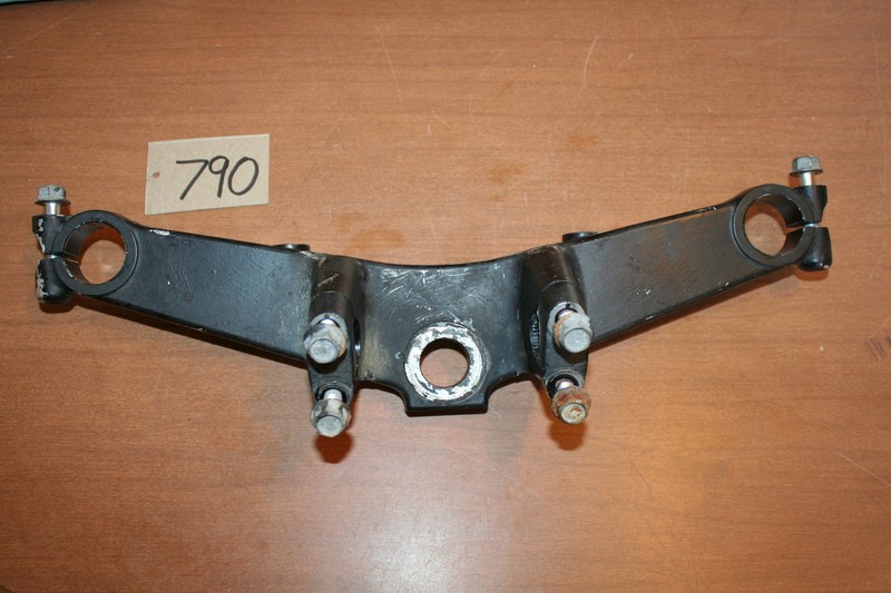 1983 Yamaha YTM 200K Triple Tree Top Bridge Top Clamp OEM 83