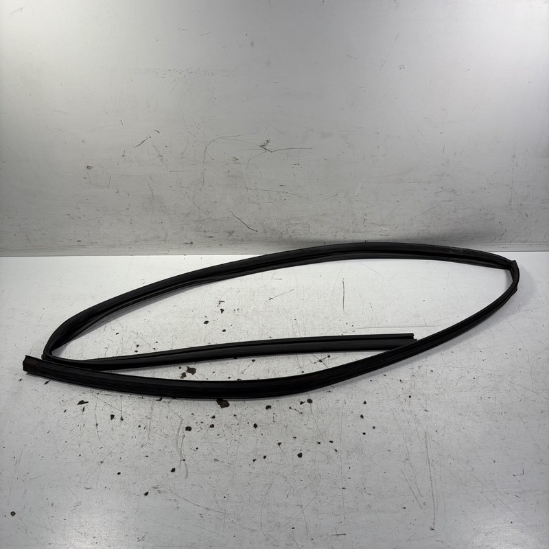 07-08 Honda Fit Right Front Door Window Run Channel Molding 72235-SAA-023 OEM