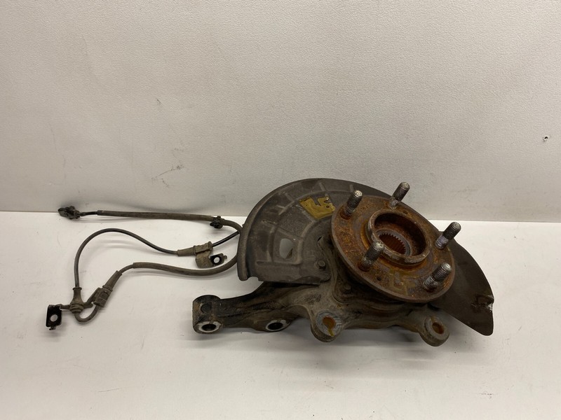 2016-2018 KIA OPTIMA LEFT FRONT SPINDLE KNUCKLE HUB OEM