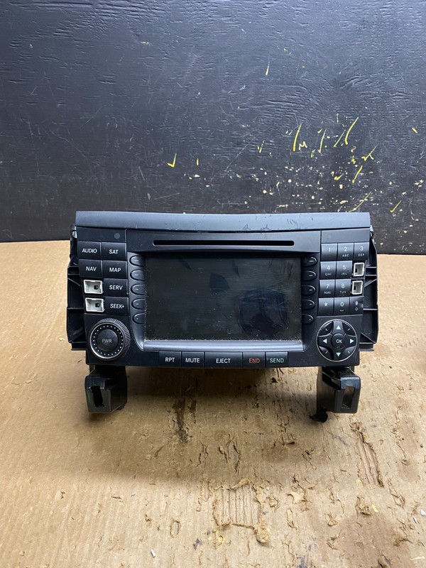 2003 2008 Mercedes E320 E350 Head Screen Display Radio CD Player Stereo Z7520 DG