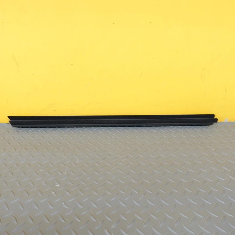 2024-2026 BMW X2 U10 RIGHT SIDE FRONT DOOR WINDOW SEAL GUIDE OEM 5A2FC34