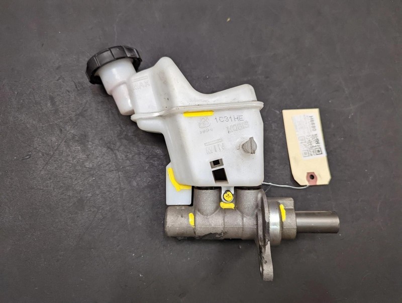 Brake Master Cylinder w/ Reservoir 2021 Hyundai Sonata 58510-L1000 2020 - 2023