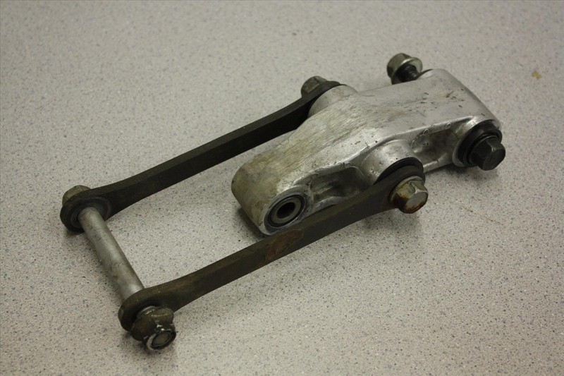 1995 KAWASAKI EX 500 NINJA REAR SHOCK SUSPENSION MOUNT DOG BONE OEM EX500 95