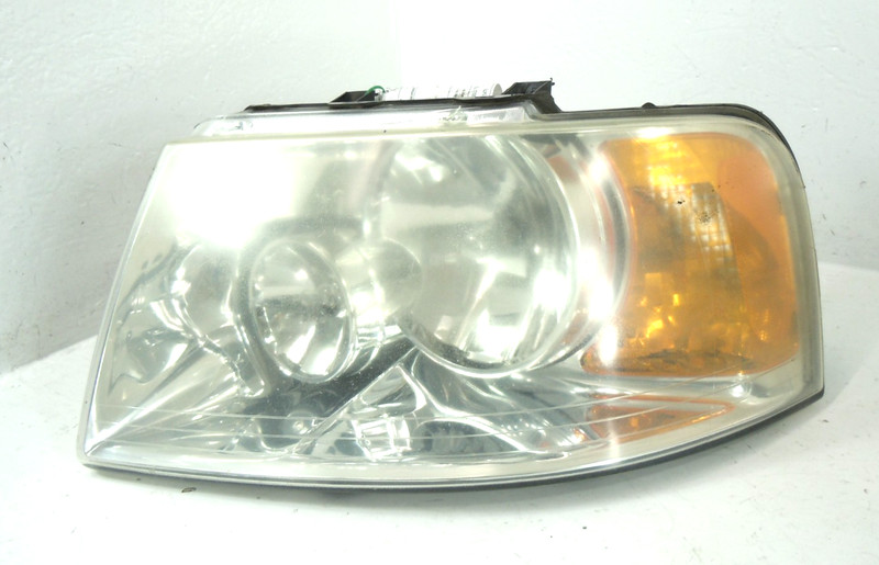 2003-2006 Ford Expedition Halogen Headlight Driver Left OEM