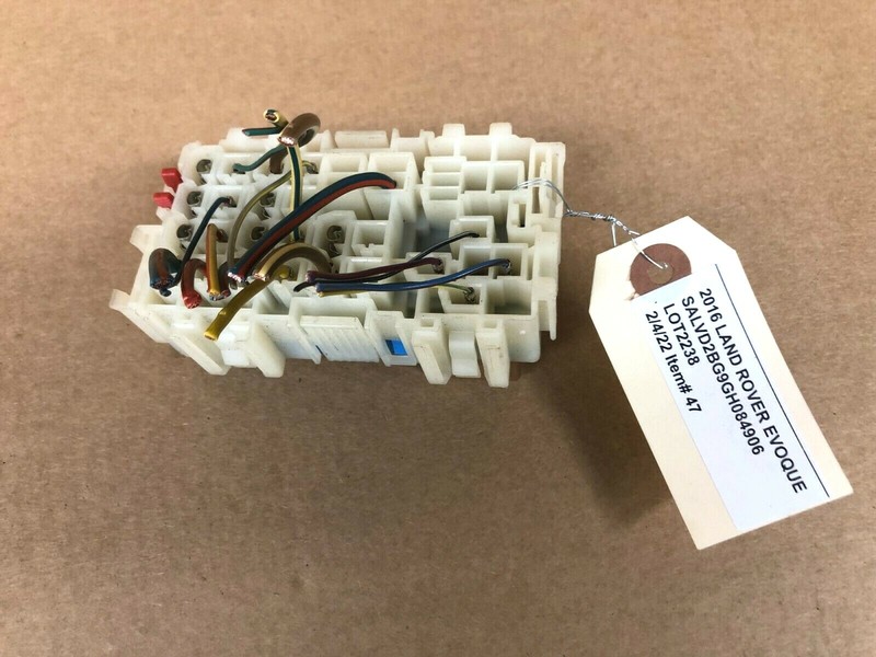 ⭐2016-2019 LAND RANGE ROVER EVOQUE REAR TRUNK FUSE JUNCTION BOX OEM LOT2238