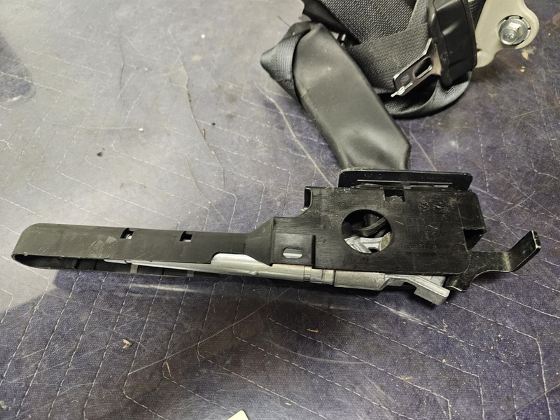 ✅2019 -22 NISSAN MURANO FRONT RIGHT PASSENGER SEAT BELT ASSEMBLY DUAL STAGE OEM
