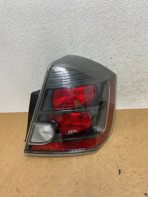 2007 to 2012 Nissan Sentra Right Passenger Rh Black Tail Light Oem AE3202 LK