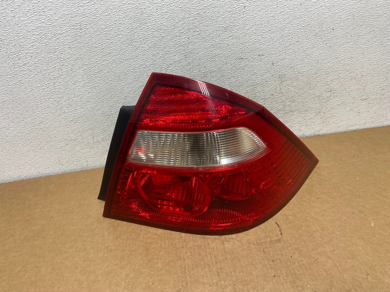 2005 2006 2007 Ford Five Hundred Right Passenger RH Tail Light Oem AD5403 LK
