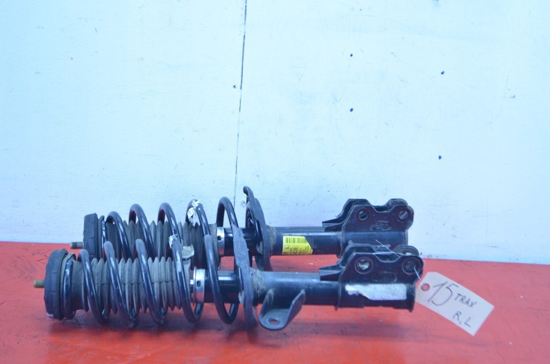2015-2020 CHEVROLET TRAX FWD FRONT LEFT / RIGHT SHOCK STRUT ABSORBER SET OEM