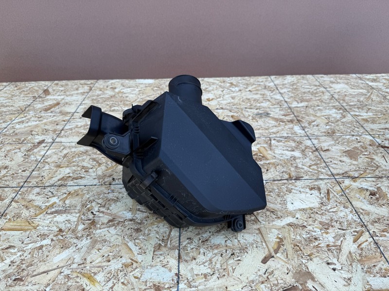 GENESIS G80 2018-2020 OEM LEFT DRIVER AIR CLEANER BOX 3.3T V6 ASSEMBLY