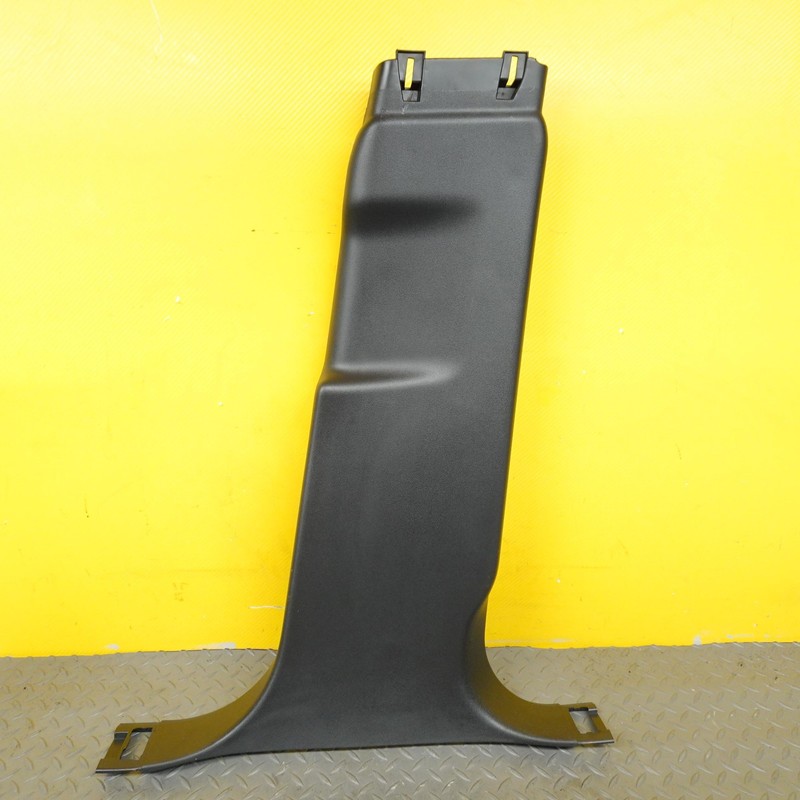 2020-2021 RANGE ROVER EVOQUE RIGHT SIDE B-PILLAR BOTTOM TRIM OEM K8D224396