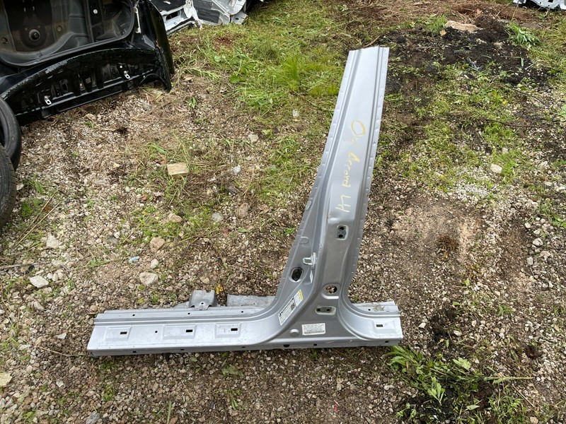 2004 Honda Accord Sedan Left Driver Side Center Exterior B Pillar Frame Cut OEM