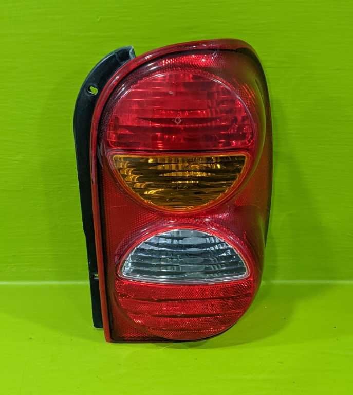 02 03 04 LIBERTY PASSENGER RIGHT TAILLIGHT LAMP OEM 3811-10
