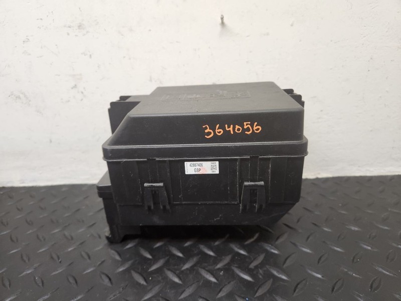 24-25 Chevrolet Trax Engine Fuse Relay Junction Box OEM 42887406