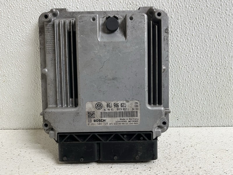 2010 VW Passat CC Engine Computer Ecu Ecm Pcm 06J 906 021 Module