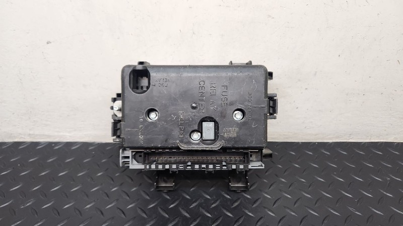 05-09 Chevrolet Trailblazer Cabin/Rear Seat Fuse Relay Box OEM 15194396
