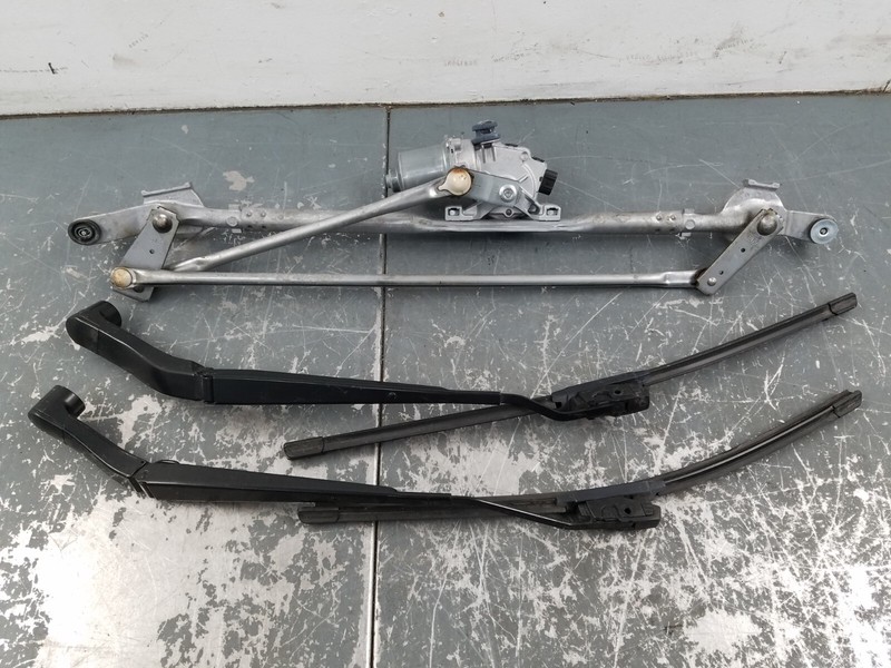 2019 Camaro ZL1 1LE Windshield Wiper Motor / Arms #7590 H1