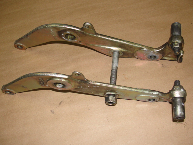 96 TRIUMPH 1200 TROPHY LINKAGE CARRIER MOUNT ARM SET SUSPENSION SHOCK STAND