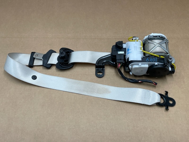 17 18 19 BMW G30 540i 530i Front Right Passenger Seatbelt Retractor 1649 OEM