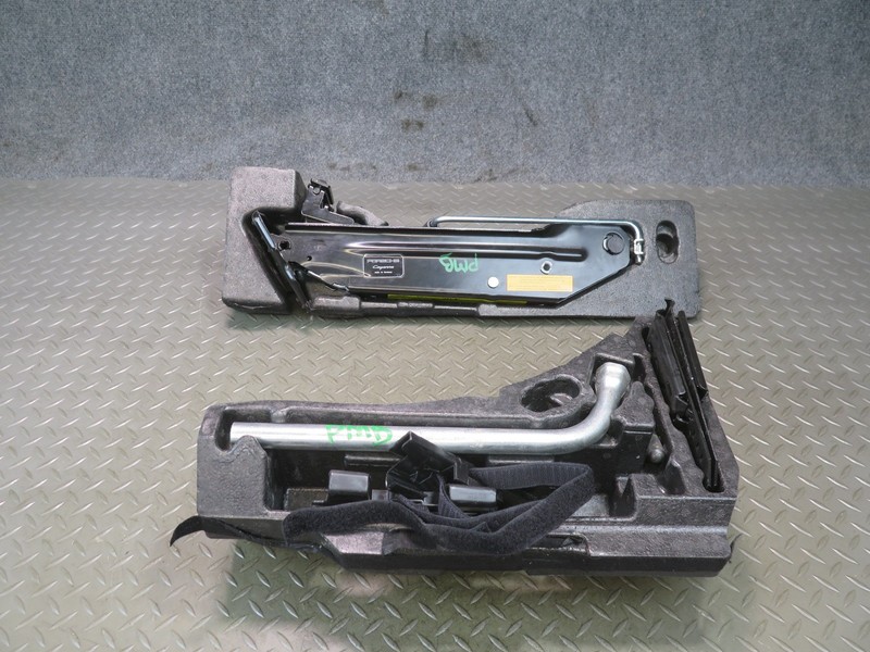 2015-2018 PORSCHE MACAN EMERGENCY SPARE TIRE JACK W/FOAM & TOOL KIT