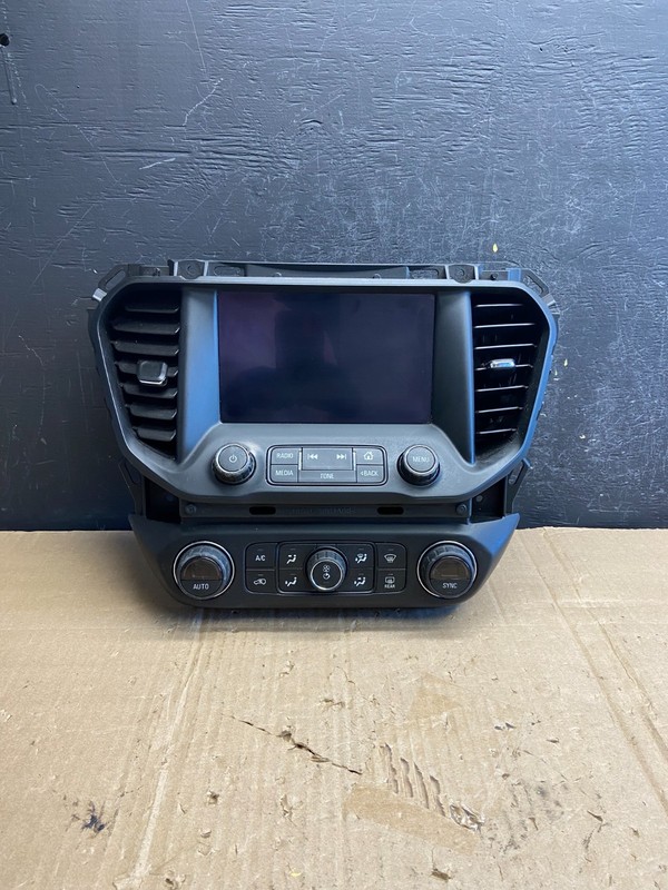 2018 2019 GMC Acadia Radio Display Screen Climate Control Air Vent OEM AE1856 DG