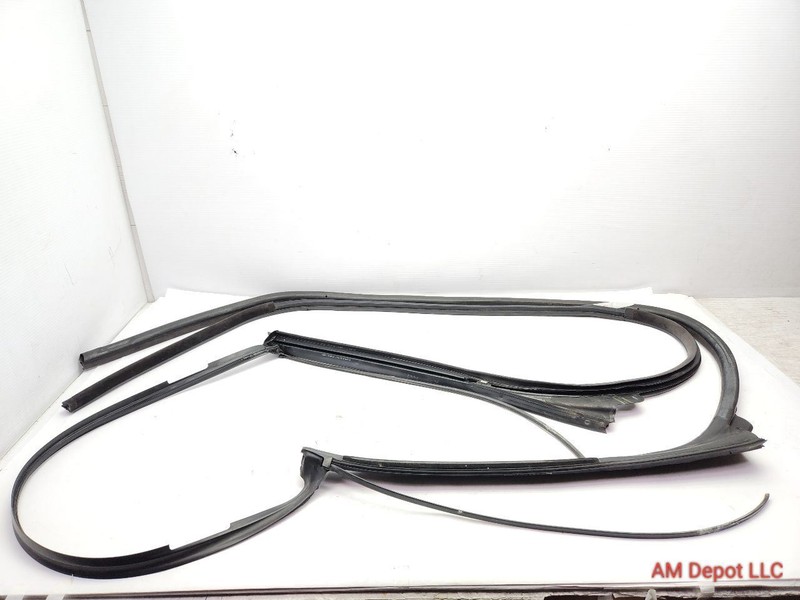 2004 BMW 330ci 325ci E46 Convertible Windshield Frame Door Weatherstrip Seal