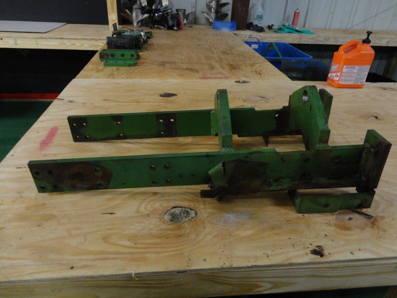 SIDE FRAMES/FRAME CH11853 FROM 1979 JOHN DEERE 950 TRACTOR 850/950/1050