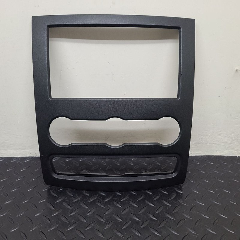 16-18 Mercedes-Benz Sprinter 2500 3500 Models Center Dash Bezel OEM 9066800017