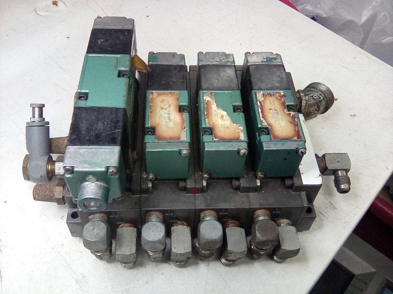 Numatics 4 Station Fexiblock W/4 237-415B Silenoid Valves