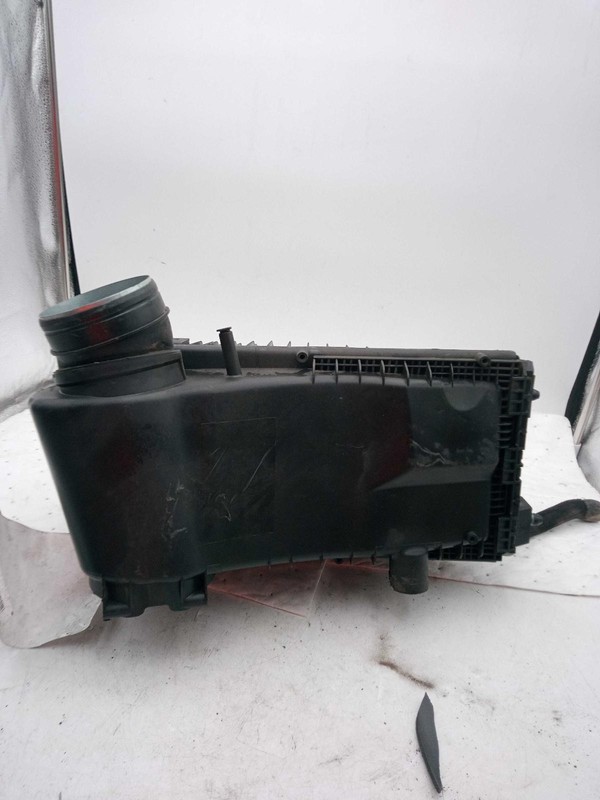2015 Audi Q7 Air Cleaner Assembly OEM 3.0L Used, 136K Miles, White