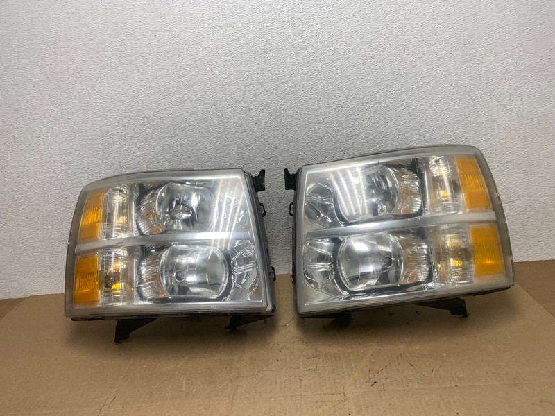 2007 to 2014 Chevrolet Silverado Left+Right Side Black Headlights Oem AE6791 DW